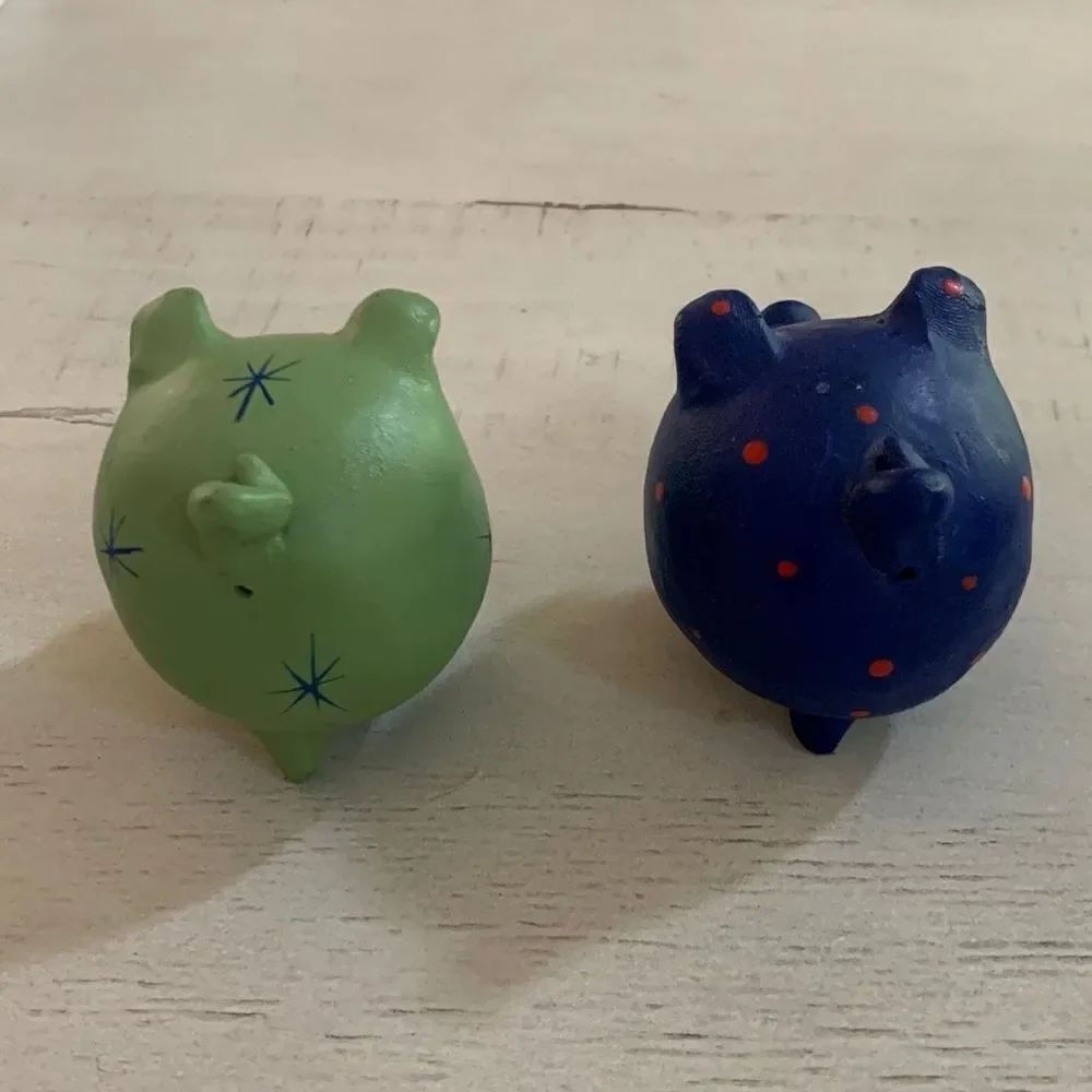 2 Ceramic Pigs - Picture 3 of 5